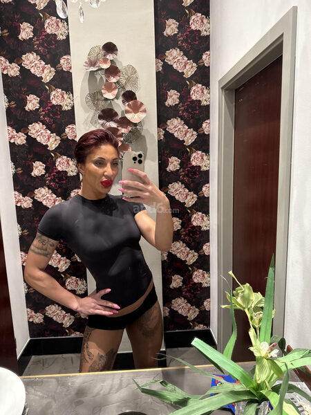 Nina love domina