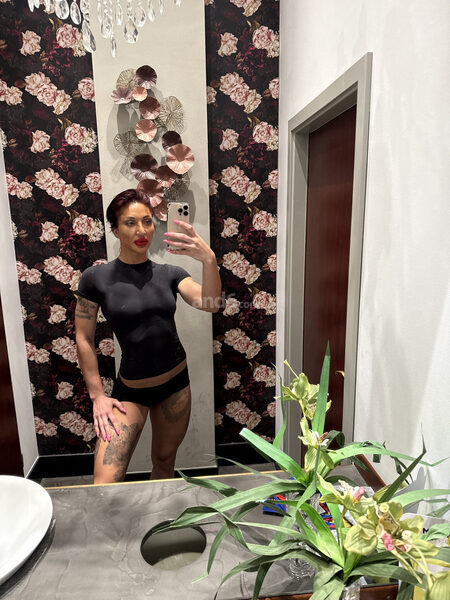 Nina love domina