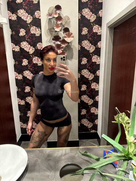 Nina love domina