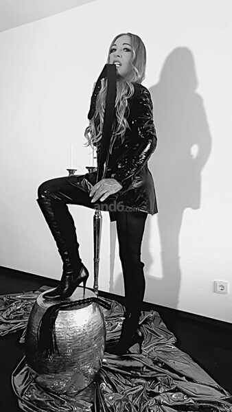 JULIA Escort