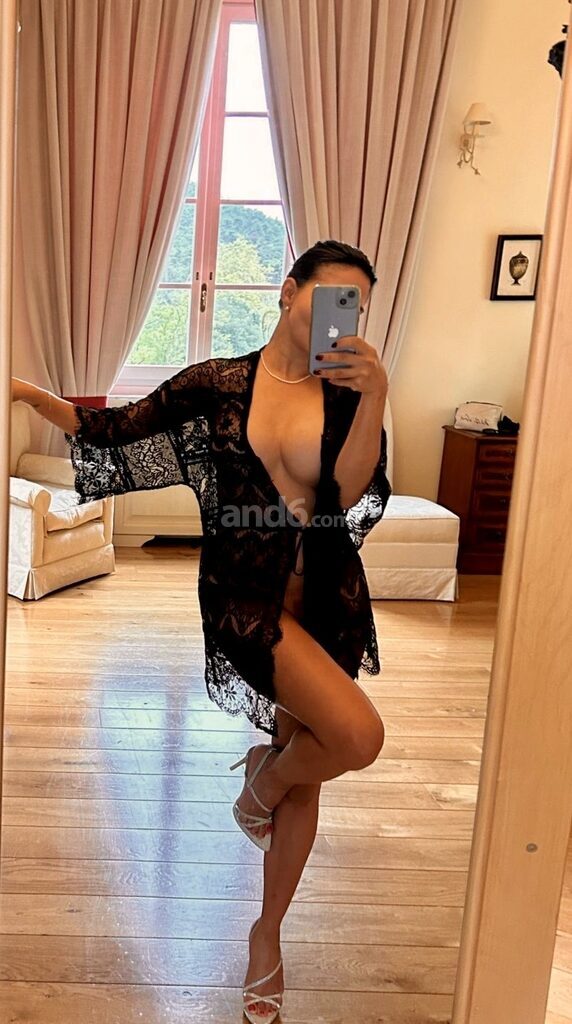 Julia – Zürich photo 3