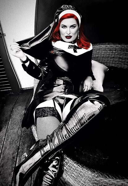 Fetischlady Dame Karo