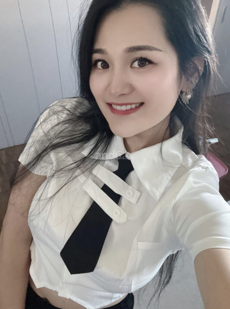 Tina – Lausanne photo 1