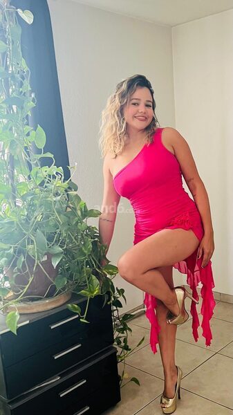 Karina behaart allein