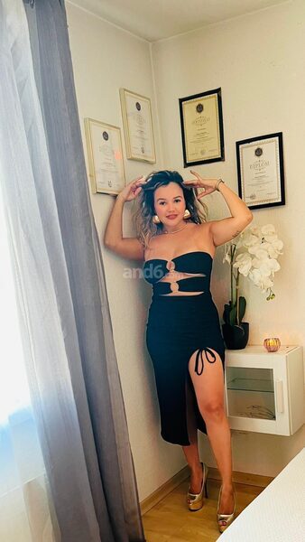 Karina behaart allein