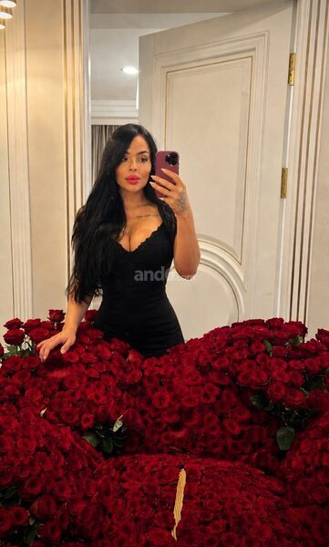 Valentina Noir