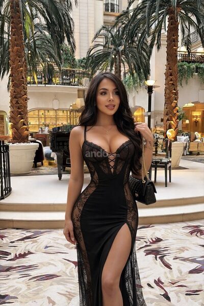 Valentina Noir