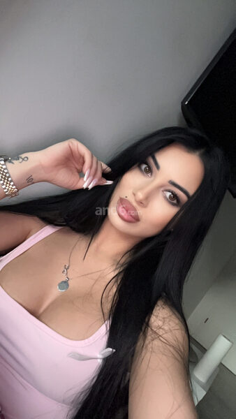 Amiraa Arabic looks