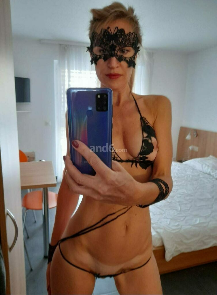 ORNELLA OXA – Mels photo 1