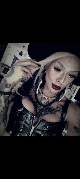 Fetischlady Latifa Noir