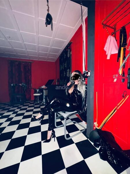 Domina Lady Anna
