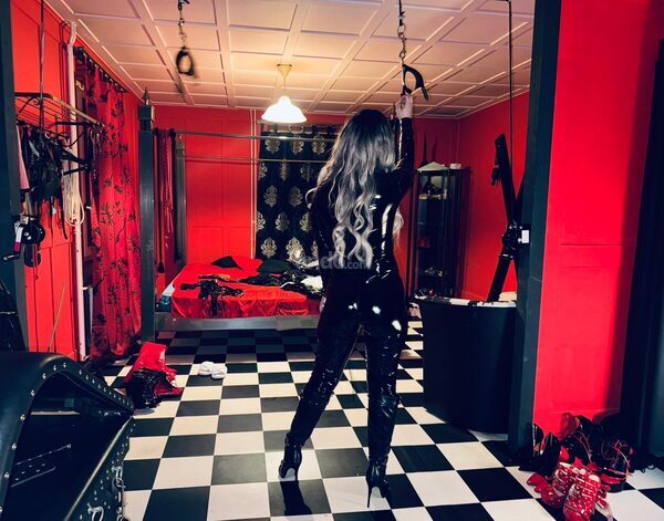 Domina Lady Anna