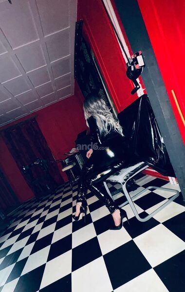 Domina Lady Anna
